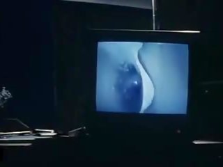 Mama memberikan dia merekah memainkan kontol dengan tangan sebelum tidur, kotor film film 6f