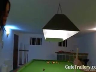 นักฆ่า เลสเบี้ยน ใน รองเท้า บน billiards