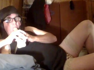 Nyter en dildo