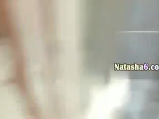 দুই flirty, লম্বা চুল খেলনা জমিদারি স্নান