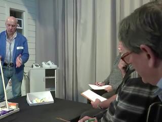 古い 若い 大人 ビデオ ティーン 輪姦 バイ grandpas プッシー クソ