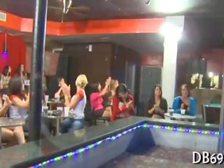 脂肪 discussing 妓女 吸吮 啄木鸟