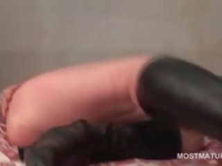 Full-blown 流浪漢 在 皮革 靴子 手指 他媽的 她自己 深