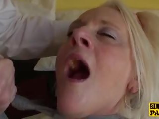 Facefucked inglese nonnina fingered in suo culo: gratis xxx film film 7f