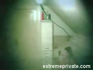 Mi pechugona mamá spied en la baño película