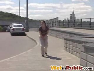 Moshë e pjekur donna në the rrugë non unclothed