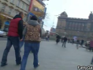 Мастен игра: закръглени голям бюст брюнетка неприятен майната време в баня