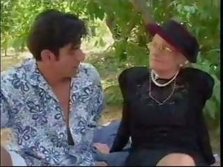 Grannie caralho em o wood -bymonique
