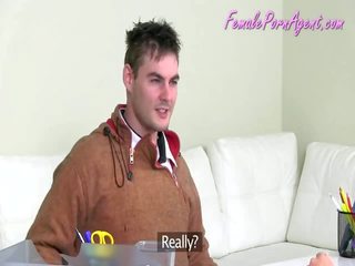 A youth came to a job interwýu