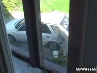 Istri tangkapan mereka hubungan intim di luar