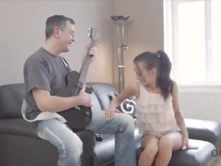 Old4k. guitar hero