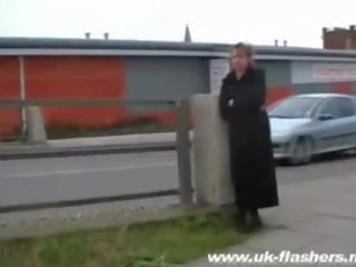 Older in jemagat öňünde flashing
