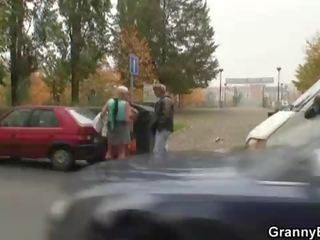 Vecs prostitūte aizņem tas no aiz